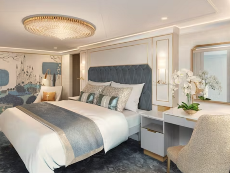 Concierge Two-Story Royal Suite